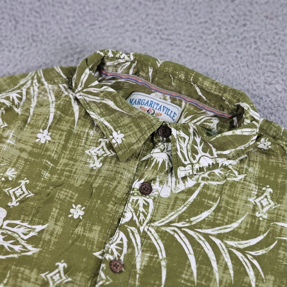 Margaritaville Shirt Mens‎ XL Green White Hawaiian Floral Rayon Button Up Casual